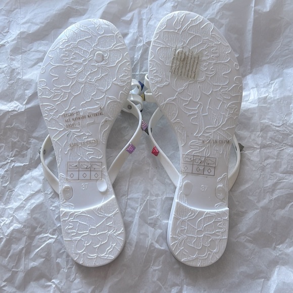 FashionNova Women’s Flip Flops (White & Multicolor) BRAND NEW!!! - Picture 3 of 3